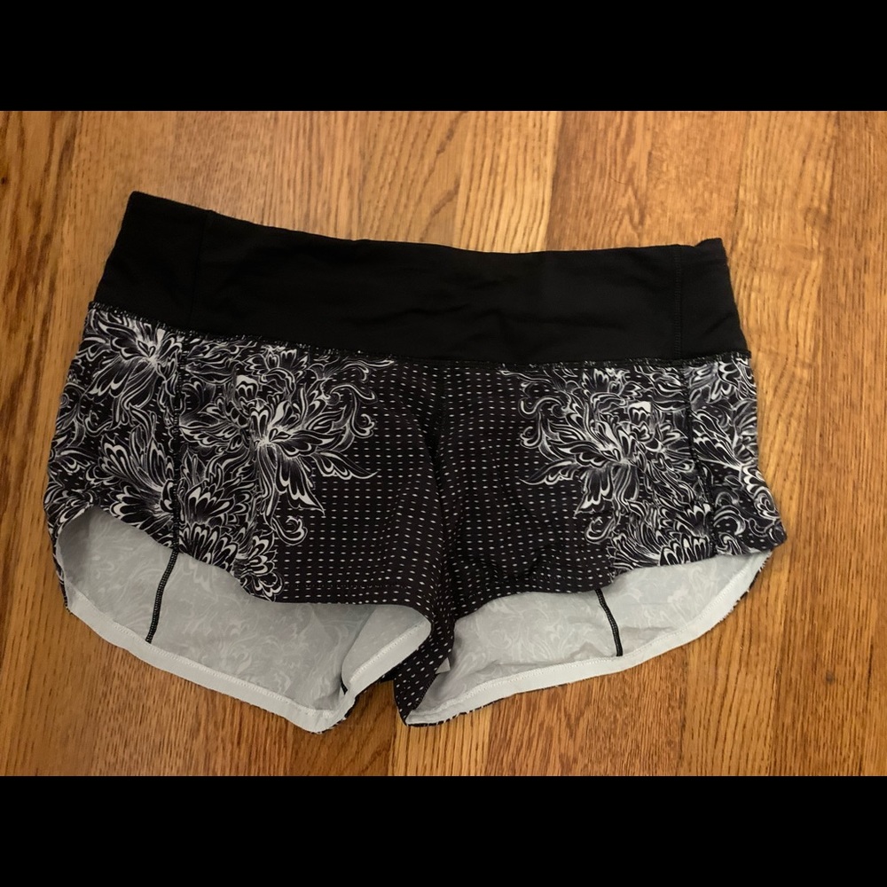 patterned size 4 lululemon speed shorts